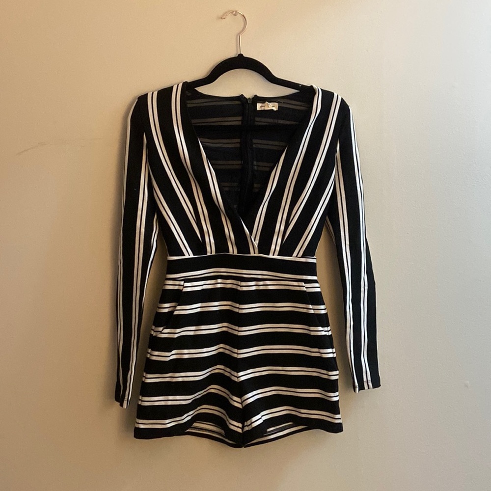 Stopped fitted romper